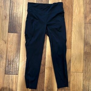 Fast and free black lululemon women’s leggings size 10 pockets 25” inseam